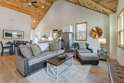 Image de Fire Pit + Yard: Modern Mtn Retreat in Andrews