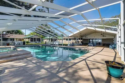 Lake View, Pool Access! Pet-Friendly Hernando Stay