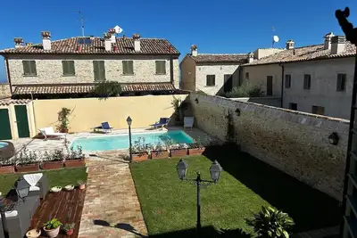 Image de Appartement dans un village avec piscine