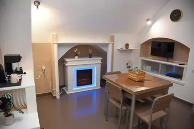 Image de Traces in the village. Vacation Home. The Perfect Balance of Style and Position