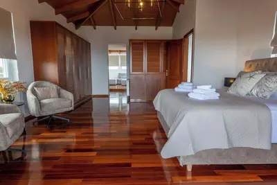 Image de Olive Grove Villa - spacious  house with four bedrooms and three bathrooms.