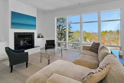 Image de New Listing! Stunning 5bd--Private Pool, Tennis Court & Sauna, Central A/C, Beach Access, Hopper House Views