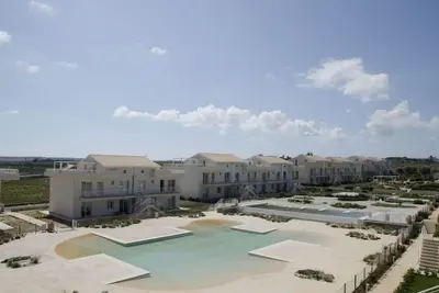 Image de Almaré Seafront Apartment with Terrace & Pools