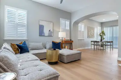 Image de Gated Clovis retreat - 4 bedroom- Workspace, close to eats and shops