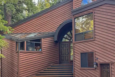 Image de Inviting home in Northstar Ski Resort with private hot tub & sauna, pool access
