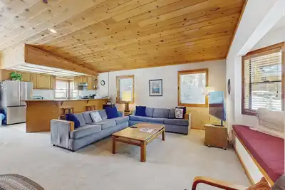 Image de Family-friendly home w/shared pool, hot tub & access to Tahoe/Donner amenities