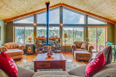 Image de Elegant Mountain Retreat, Shared Hot Tub, Pool, & Resort Amenities - Near Beach