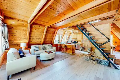 Image de Dog-friendly A-frame cabin with 2 decks & fireplace - walk to the beach