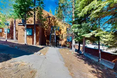 Image de Walk to ski runs - condo with loft & access to Tahoe Donner 5-star amenities