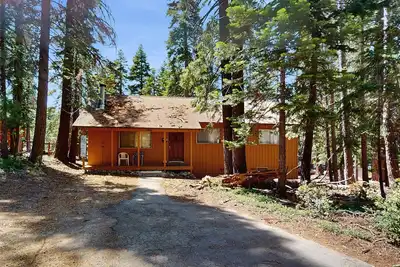 Image de Cozy Family Cabin Close to Skiing - Walk to Lake Tahoe & Town