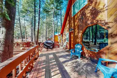 Image de Cozy mountain retreat with deck, shared pool-hot tub-sauna