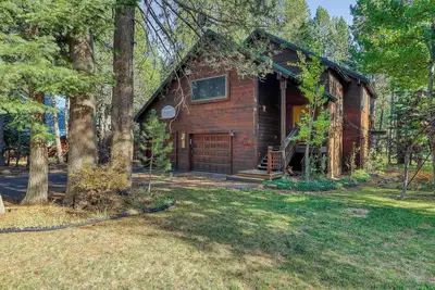 Image de Cozy, dog-friendly, Tahoe home near rec centers for pools, gyms, & sports courts