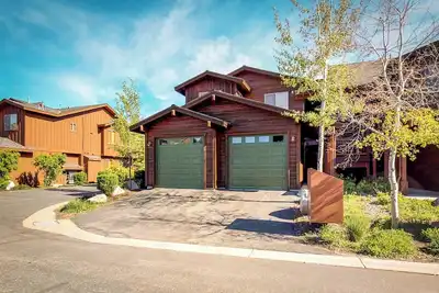 Image de Condo with access to shared pool, sauna & gym - close to golf & lake