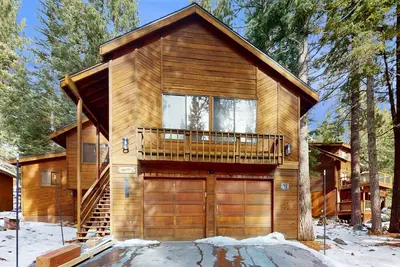 Image de Cozy Lodge-Inspired Retreat - Access Tahoe Donner Rec Center, Golf & Skiing