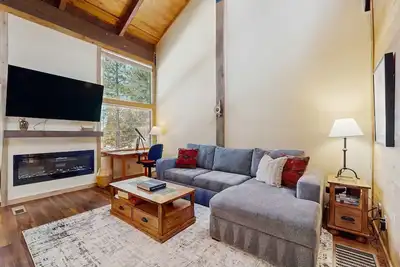 Image de Secluded mountain-view condo with balcony, close to Northstar Village