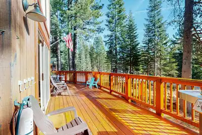 Image de Charming cabin near downtown Truckee & skiing with large deck
