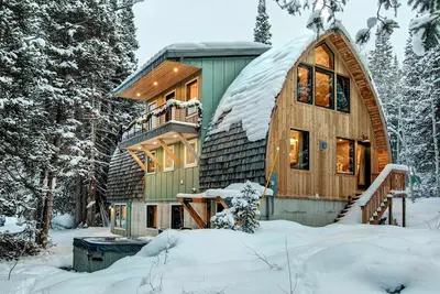 Image de The Silverstrike mountain cabin with hot tub, in Brighton