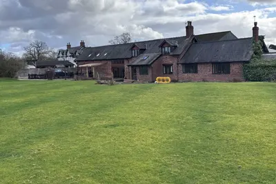 Image de Stylish Farmhouse perfect Retreat/families. Sleeps 10. Near Manchester Airport.