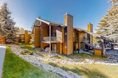 Image de Alpine Gem - Pools, Hot Tubs, Tennis - Walk 5 Mins to Lift & 8 Mins to Dining