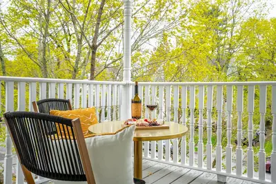 Image de Harmony House/Walk to Downtown/Parking/Balcony