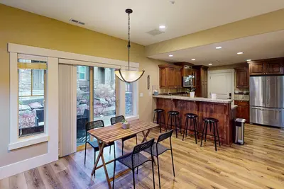 Image de Spacious townhome with Community pool, hot tub & clubhouse - Dog Friendly