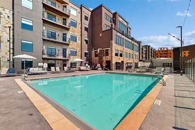 Image de Beautiful resort condo with pool, gym and mountain views