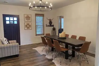 Image de Heritage House- 3 Bed, 1 Bath Newly Remodeled Modern Whole House Rental, Yard