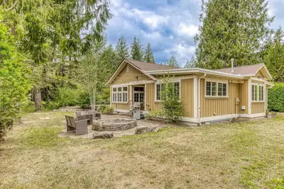 Image de Charming mountain retreat with great deck views & fire pit - near skiing & golf