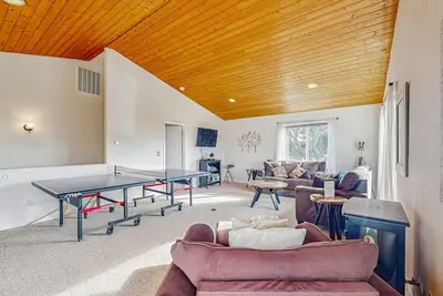 Walk to everything Ocean views, fireplace, & spacious deck