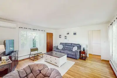 Image de Family and dog-friendly cozy home with gas grill, patio, laundry and Wi-Fi