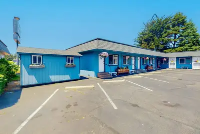 Image de Retro-chic motel near beach with WiFi - walk to downtown shops & eateries