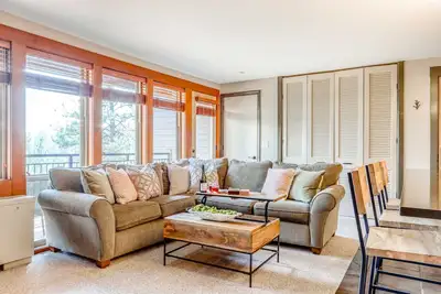 Image de Beautiful Bend home with shared pools & hot tubs + free WiFi - close to hikes