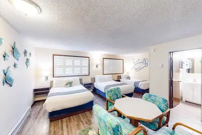 Image de Retro-chic room near beach with fast WiFI - walk to downtown shops & eateries