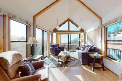 Image de Tranquil dog-friendly coastal escape with private hot tub, patio, & nature views