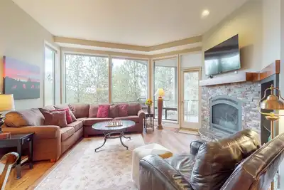 Image de Comfortable and cozy side-by-side condos with private hot tub & great location