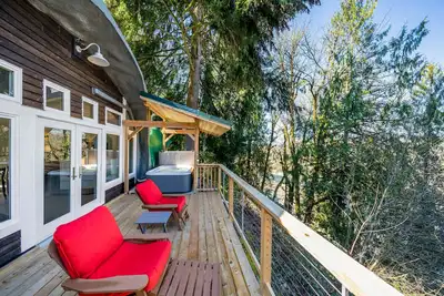 Image de Unique, Dog-Friendly, Riverfront Cottage with Free WiFi, Views, & Hot Tub
