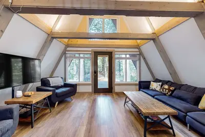 Image de Dog-friendly A-frame near the river with game room, firepit, wood stove, & grill