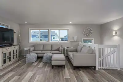 Image de Charming dog-friendly home with ocean-view, beach access, & washer/dryer