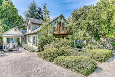 Image de Classic, Dog-Friendly Home w/ Free WiFi, a Washer/Dryer, & Enclosed Backyard