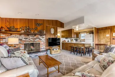 Spacious House with Entertainment Options & Very Close Beach Access