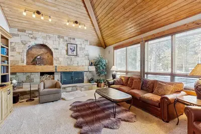 Image de Spacious Family Home with Hot Tub, Ac, Garage Gym & Sharc Amenities