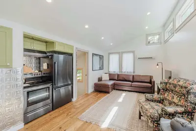 Image de Cozy recreation home with full kitchen, washer & dryer, private lot and Wifi
