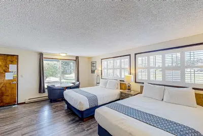 Image de Retro beach suite with  fast WiFI - walkable to downtown hot spots