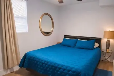 Image de Your Cozy Two Bedroom Retreat in Detroit.