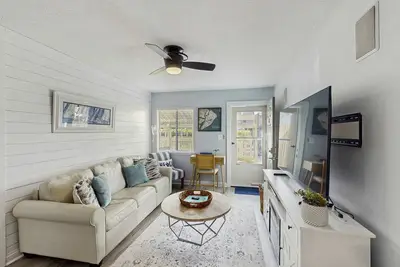 Image de Dunes Villas D2 | Villa in Hilton Head with pool, beach access, patio, & W/D