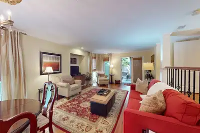 Image de Spacious condo with shared pool and golf on site Near the ocean