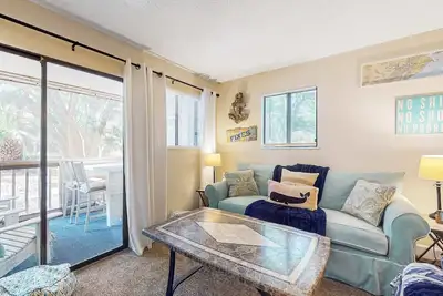 Image de Condo by the beach with heated pools, hot tub, patio, tennis, central Ac, & W/D