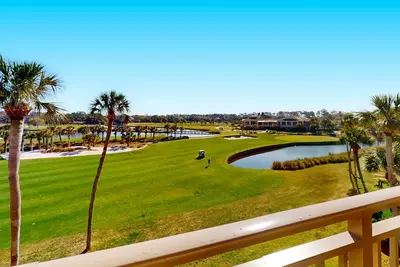 Image de Coastal resort-style villa with pool, golf, & balcony - W/D, Ac, & dog-friendly