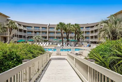 Image de Dreamy Island Condo W/ Beach Access, Shared Pool, Private Balcony & WiFi