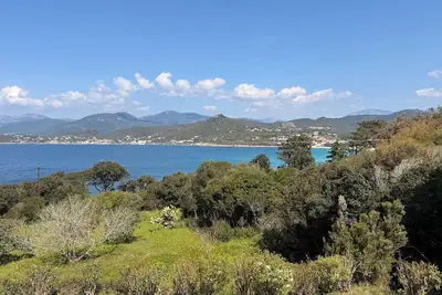 Image de Appartement avec terrasse vue sur mer, à 100 mètres de la plage.
